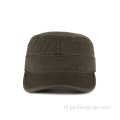 blanco petten in militaire stijl